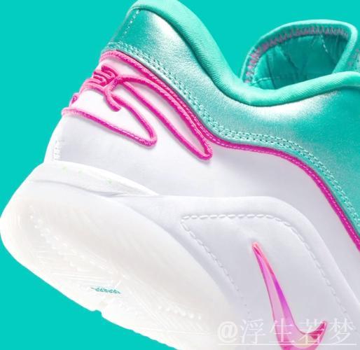 圣诞赛场风云再现!Lebron23圣诞特别配色官图曝光,月底发售 圣诞赛场风云再现!Lebron23圣诞特别配色官图曝光,月底发售